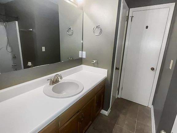 3rd image of 389 Jamestown Manor Dr