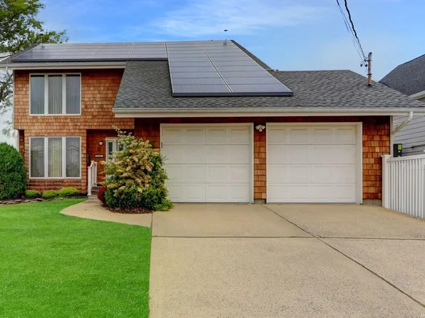 141 Annuskemunnica Road, Babylon, NY 11702