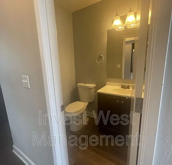 3015 E 20th St — Photo 7