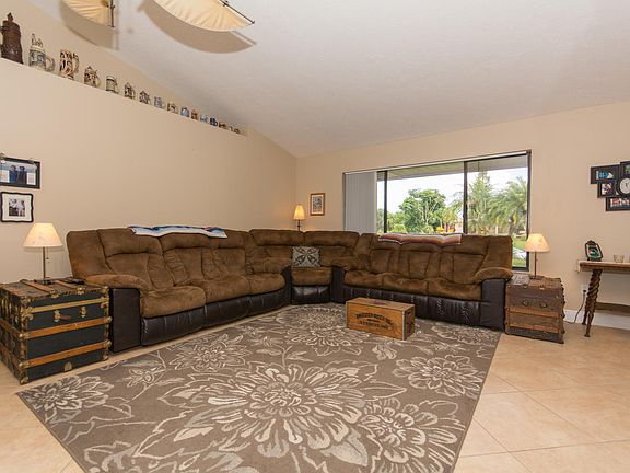 4th image of 766 SE Essex Drive
