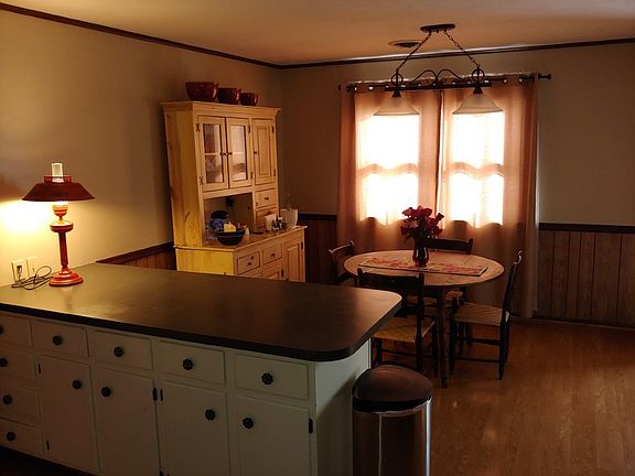 5th image of 44 Creekwood Ln