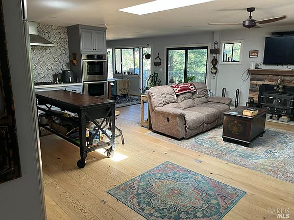 4th image of 1098 N Thompson Road