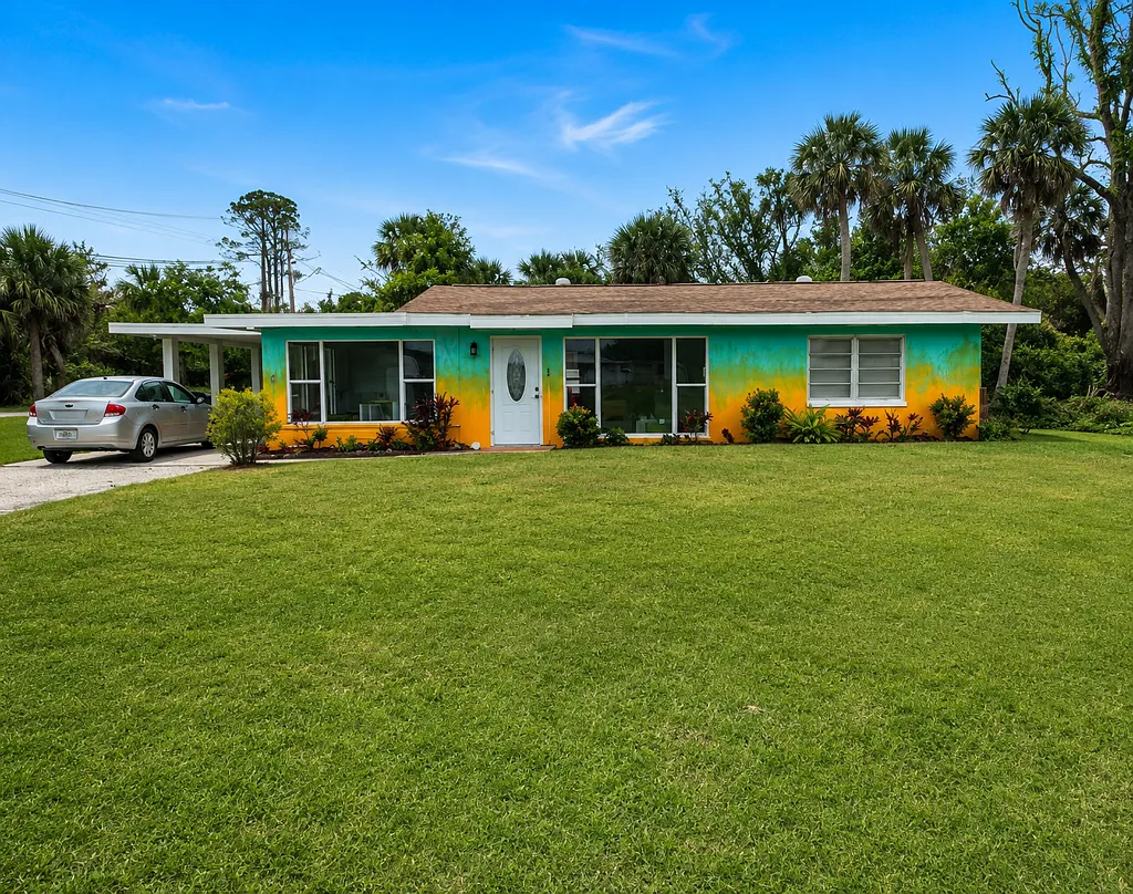 Updated 3 Bedroom Home with Private Boat Launch Access — Photo 1