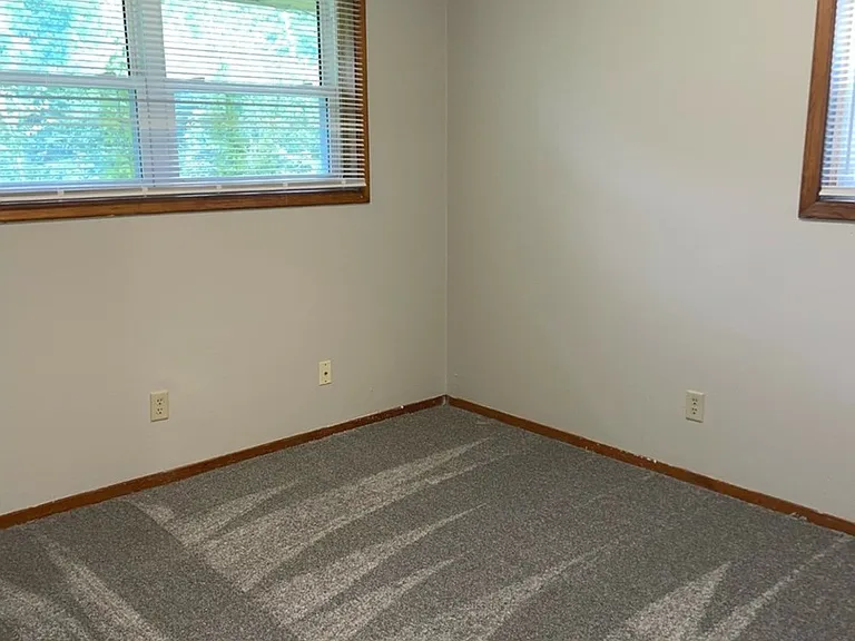 1512 Hartford Rd — Photo 9