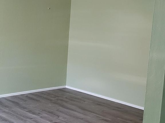 5th image of 161 Warren Dr