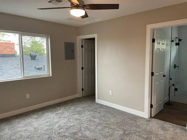 824 S Dune St #B — Photo 5