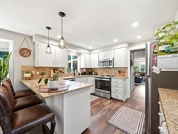 3rd image of 7229 65th Avenue SE
