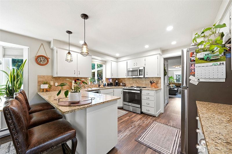 3rd image of 7229 65th Avenue SE