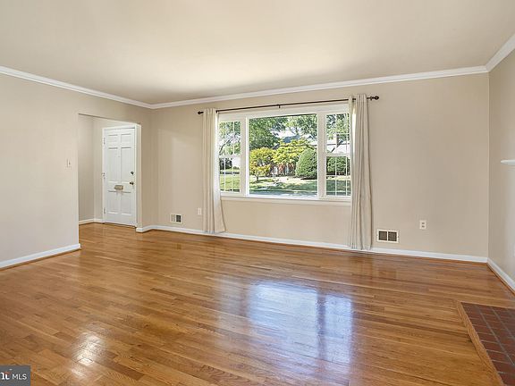 3rd image of 1009 Neal Dr