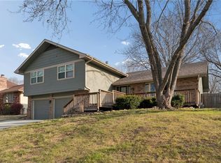 2916 Rimrock Dr, Lawrence, KS 66047