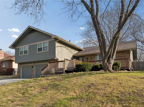 2916 Rimrock Dr, Lawrence, KS 66047