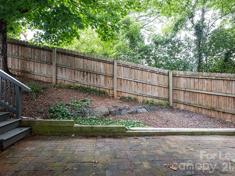 2525 Runnymede Ln — Photo 3