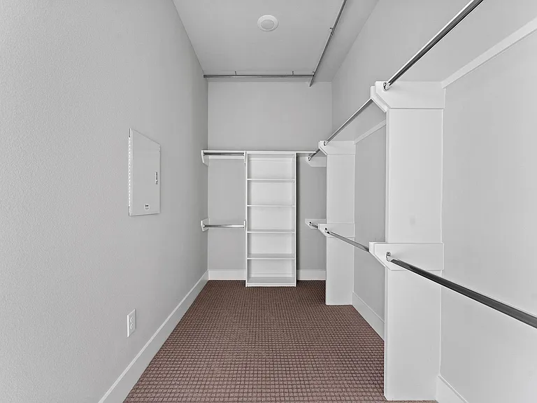 2183 Mansfield — Photo 9