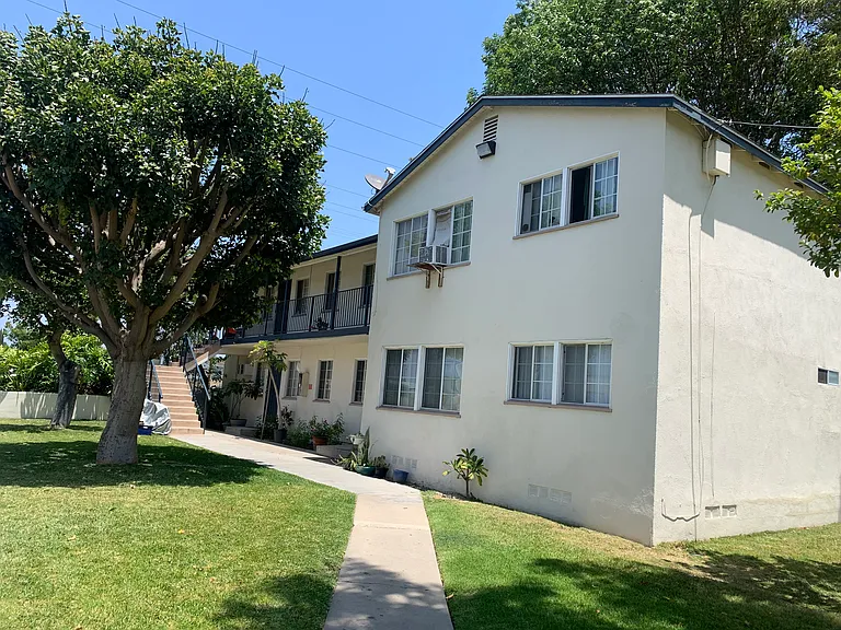 1196 W Valencia Dr #E — Photo 15