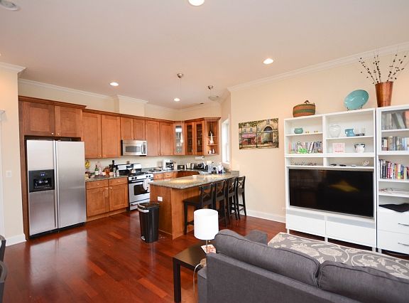 3rd image of 3757 N Southport Ave #3