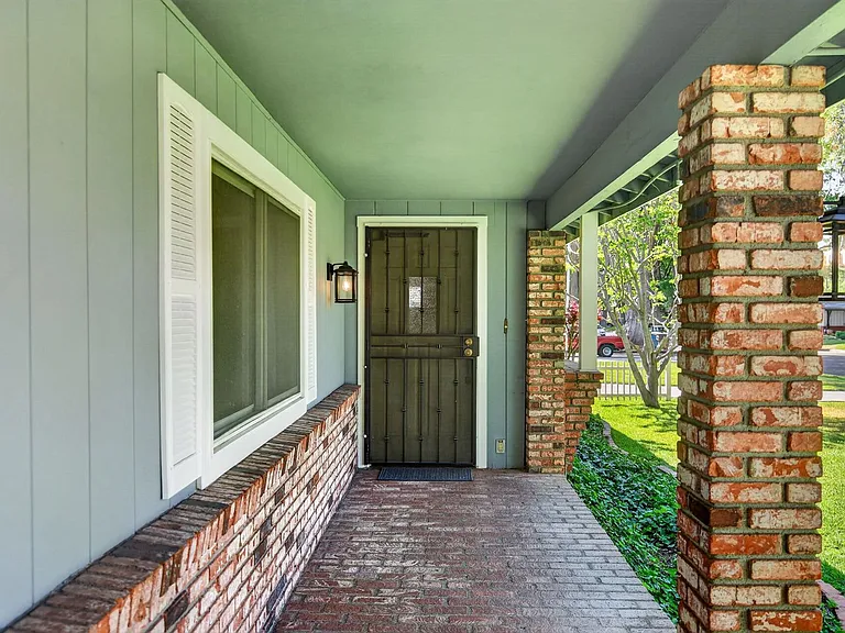 4260 Maplewood Pl — Photo 36