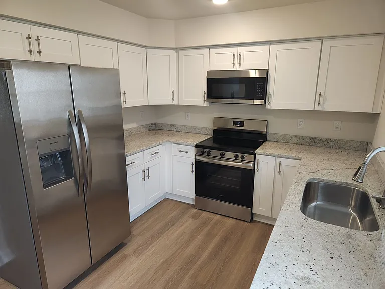 111 Dinwiddie Ave #E — Photo 4