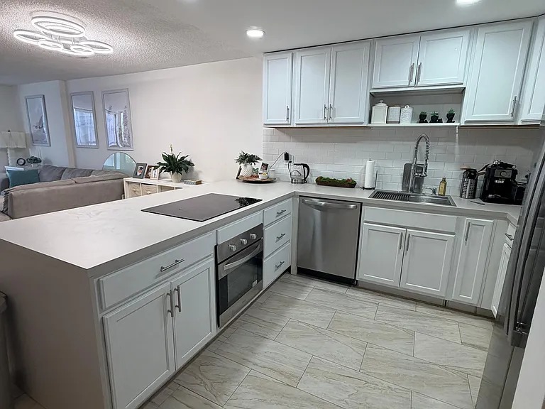 200 Leslie Dr #427 — Photo 9