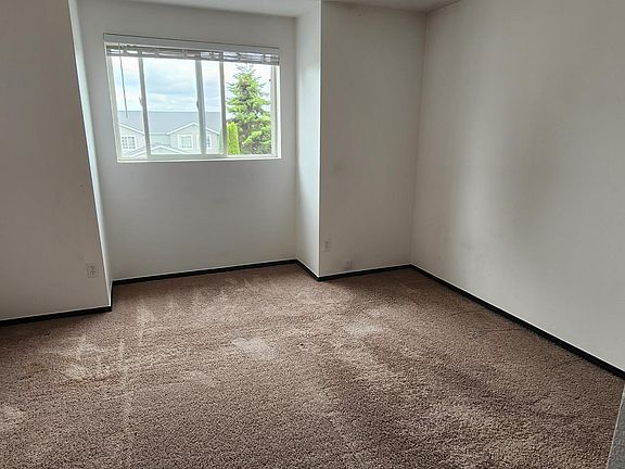 3rd image of 16321 Birkland St SE