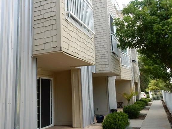 2nd image of 409 Harriet Ln