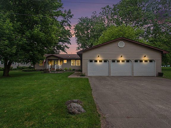 2nd image of 46896 Meadow Ln