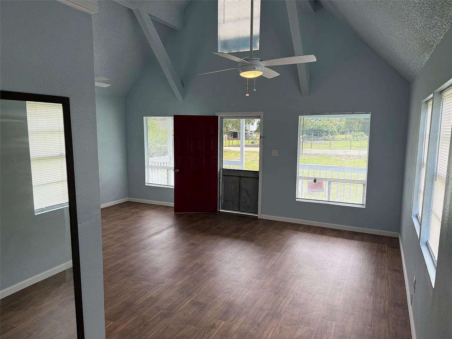 1 bed, 1.0 bath, 980 sqft, $1,300 — Photo 3