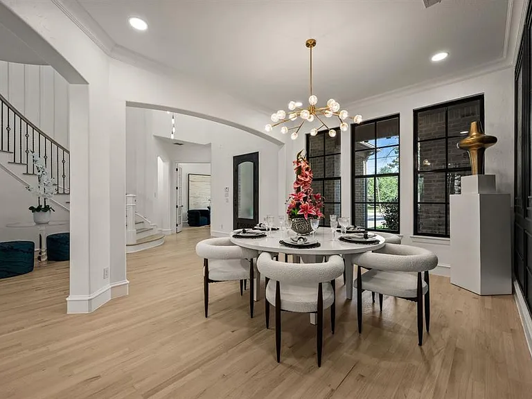 320 W Highland St — Photo 8