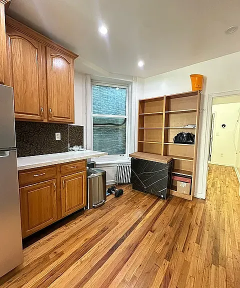 349 W Broadway #16 — Photo 8