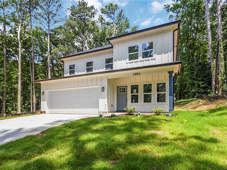 2884 Thompson Cir — Photo 4