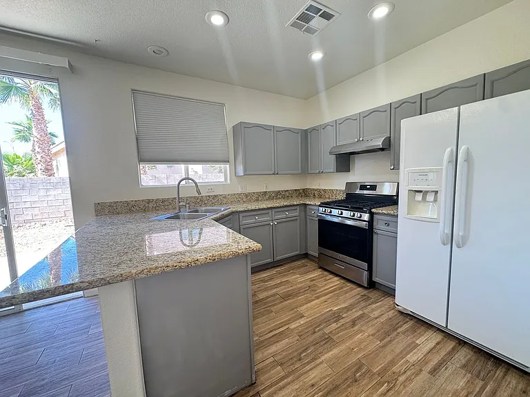 1078 Country Skies Ave — Photo 5