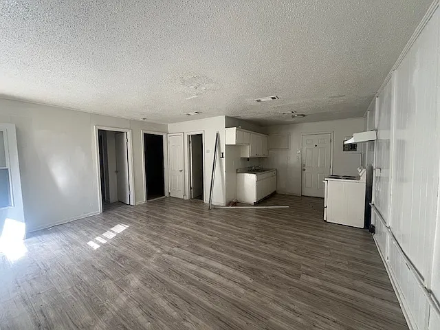1665 Madden Avenue - A — Photo 4