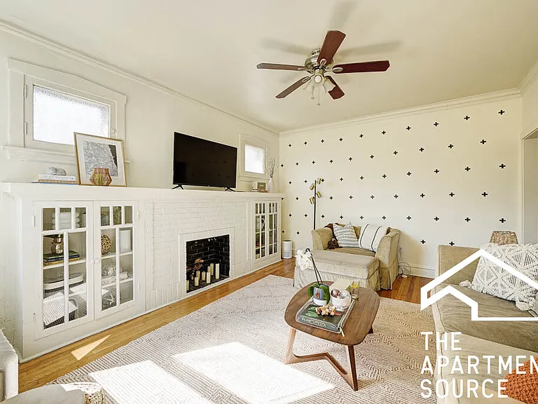 1100 N Hoyne Ave #2 — Photo 2