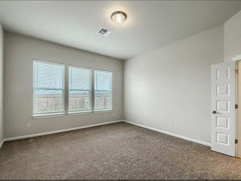 113 Thurston Dr — Photo 25