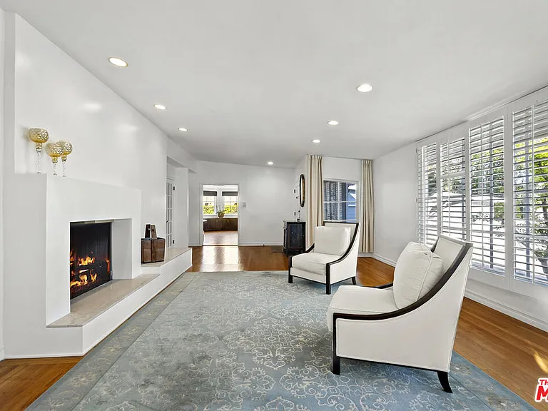 1233 Corsica Dr — Photo 3