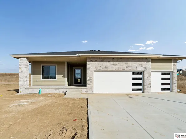 8608 Reed St, Papillion, NE 68046