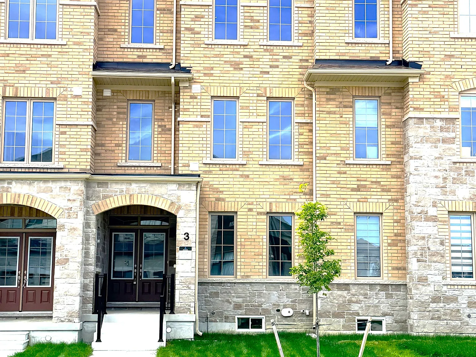 4 bed, $4,200 — Photo 1