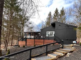 2329 Cramer Ct, Bushkill, PA 18324