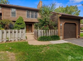 88 Laurel Hollow Ct, Edison, NJ 08820