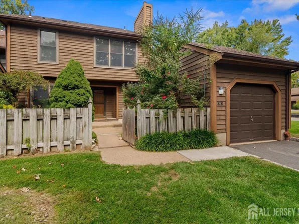 88 Laurel Hollow Ct, Edison, NJ 08820