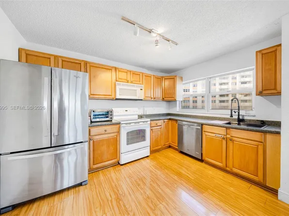 1825 S Ocean Dr, Hallandale, FL