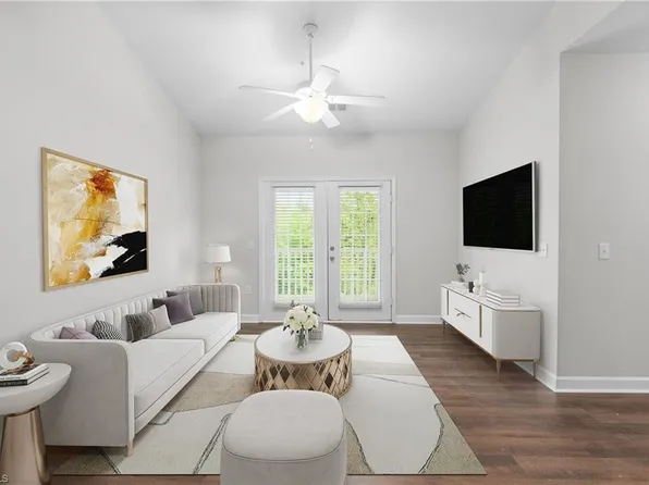 923 Windcastle Ln APT 305, Winston Salem, NC 27105