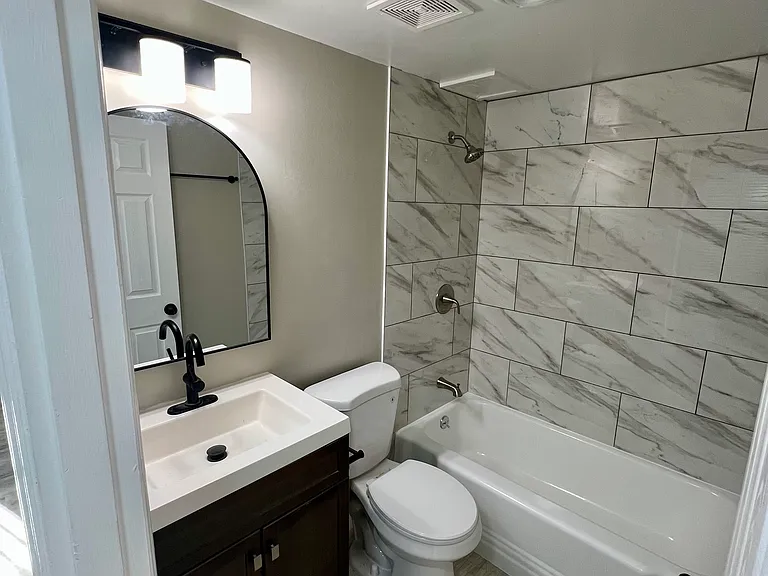 Oakwood Apartments — Photo 5