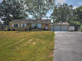 12 N Country Club Rd, Decatur, IL 62521