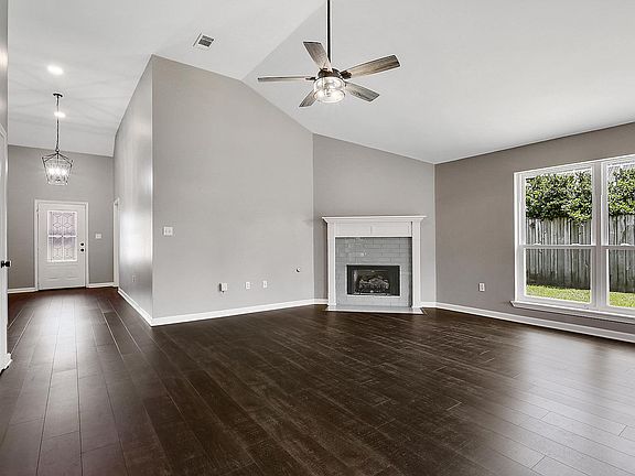3rd image of 10948 Woodhaven Dr