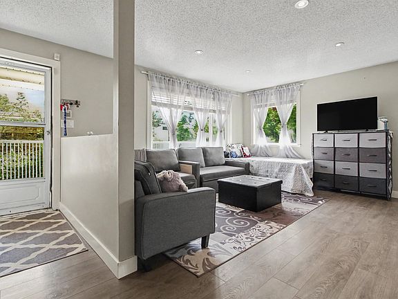 3rd image of 13915 72nd Ave #101