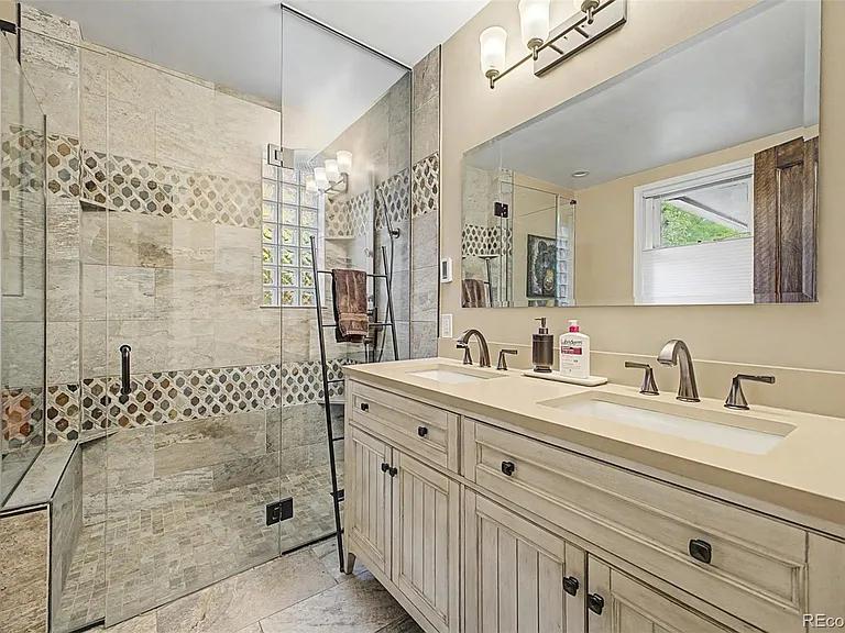 615 N Emerson St — Photo 24