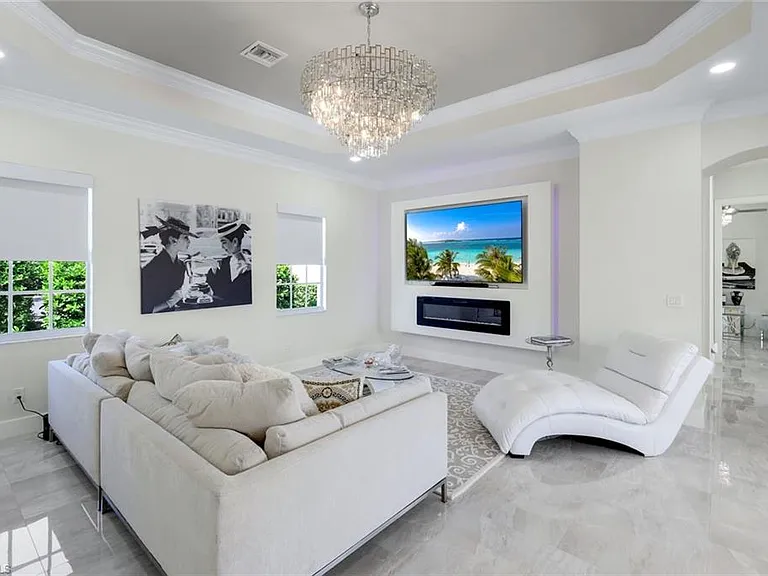 22660 Fairlawn Ct — Photo 10