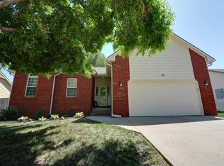 10 Kansas Ct, Newton, KS 67114