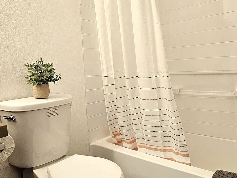 Windward Village Apartments — Photo 58