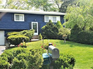 37 Nowick Ln, Smithtown, NY 11787